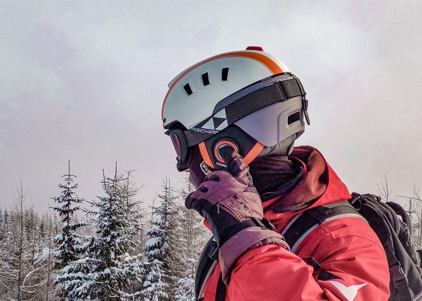 Ski smartly: The revolution of smart helmets on the slopes