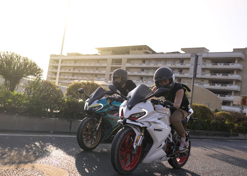 Velocidad y protección: Cómo los cascos inteligentes están cambiando el motociclismo